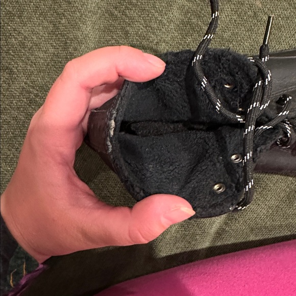 Black Leather/ fur   Converse - Picture 2 of 16